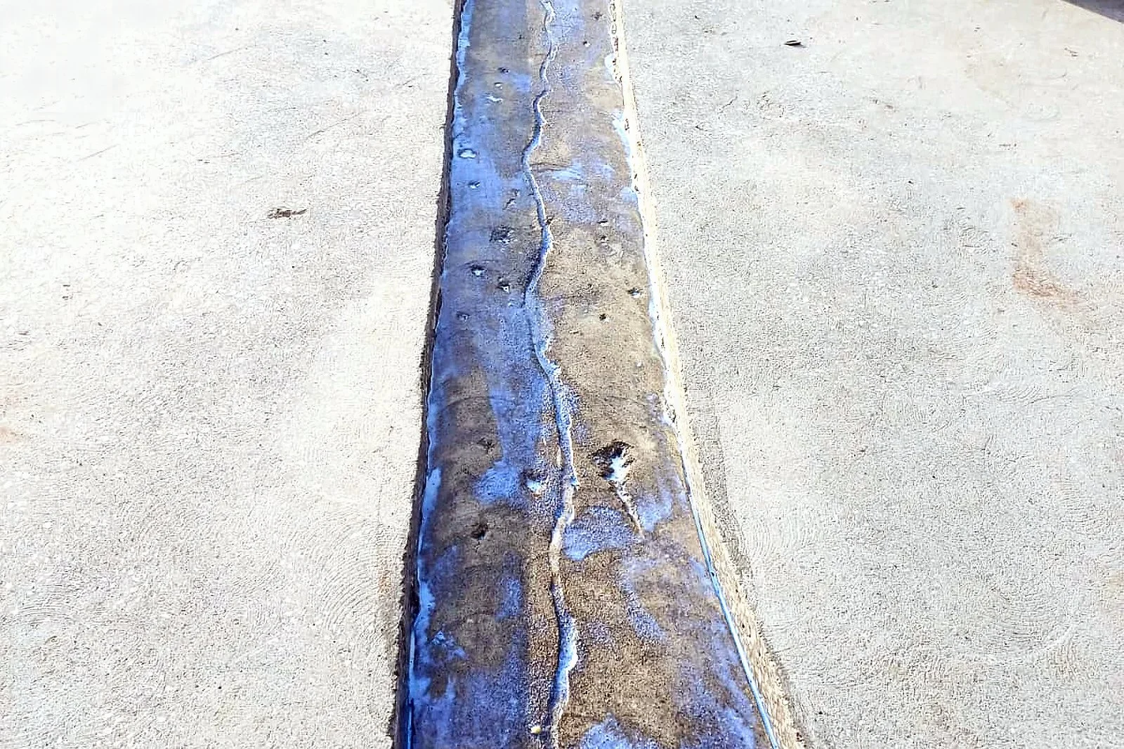 Roof-deck joint waterproofing detail